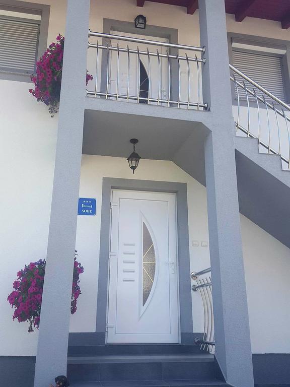 Guesthouse Samolov Vrhovine Екстер'єр фото