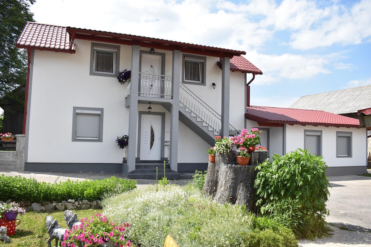 Guesthouse Samolov Vrhovine Екстер'єр фото