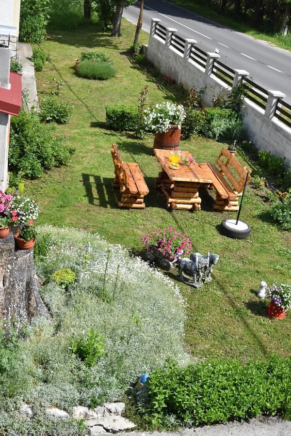 Guesthouse Samolov Vrhovine Екстер'єр фото
