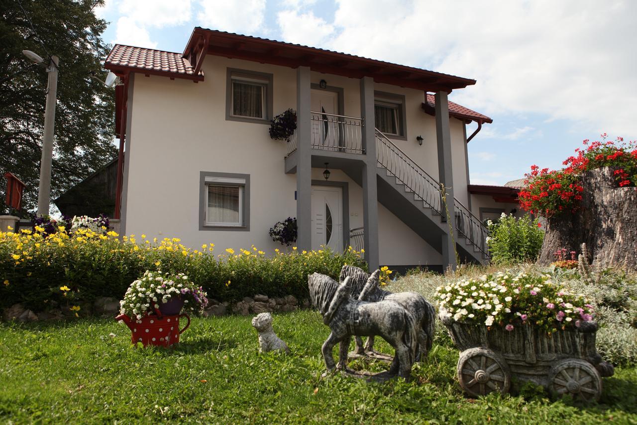 Guesthouse Samolov Vrhovine Екстер'єр фото