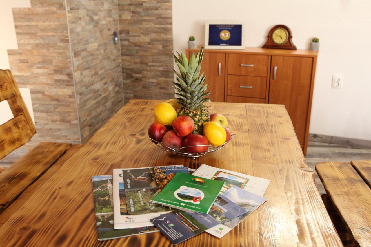Guesthouse Samolov Vrhovine Екстер'єр фото