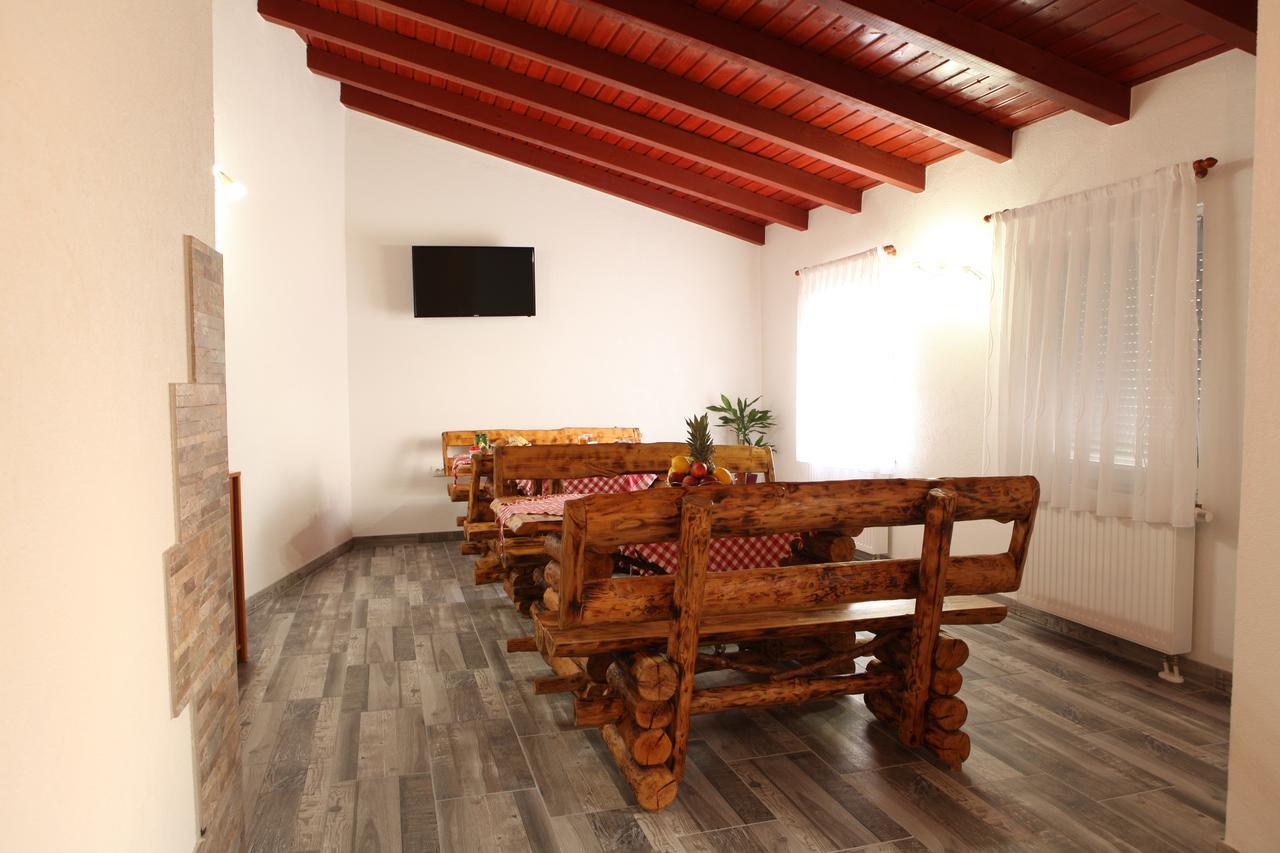 Guesthouse Samolov Vrhovine Екстер'єр фото