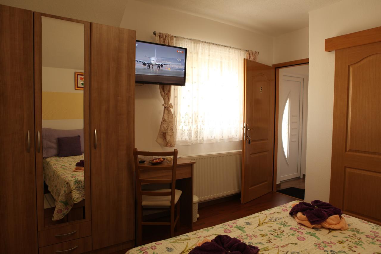 Guesthouse Samolov Vrhovine Екстер'єр фото