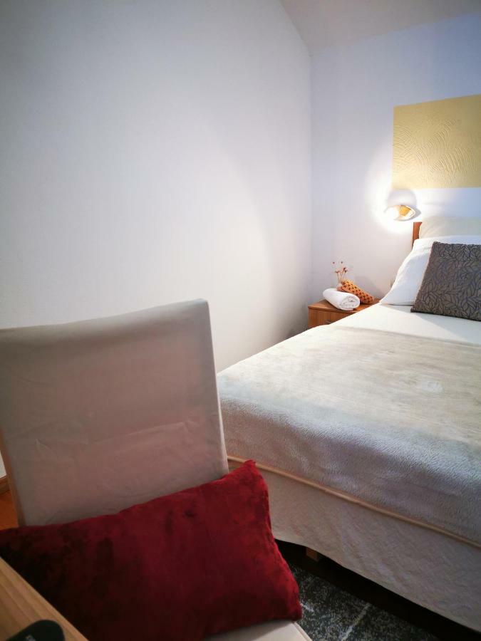 Guesthouse Samolov Vrhovine Екстер'єр фото