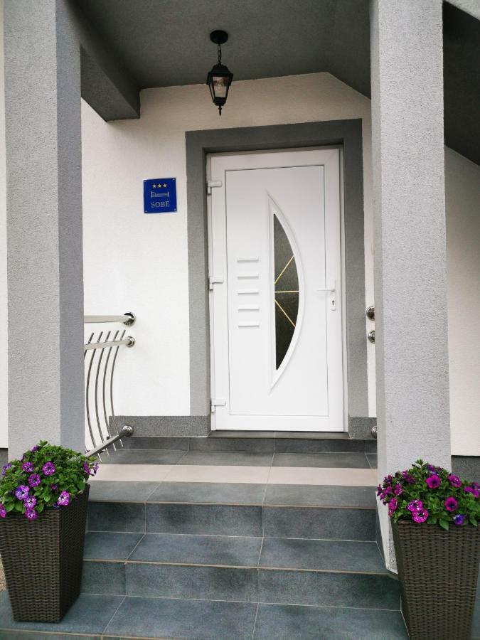 Guesthouse Samolov Vrhovine Екстер'єр фото