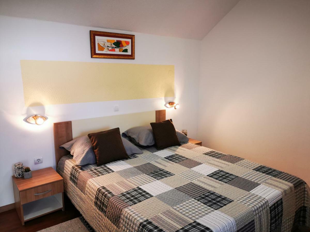 Guesthouse Samolov Vrhovine Екстер'єр фото