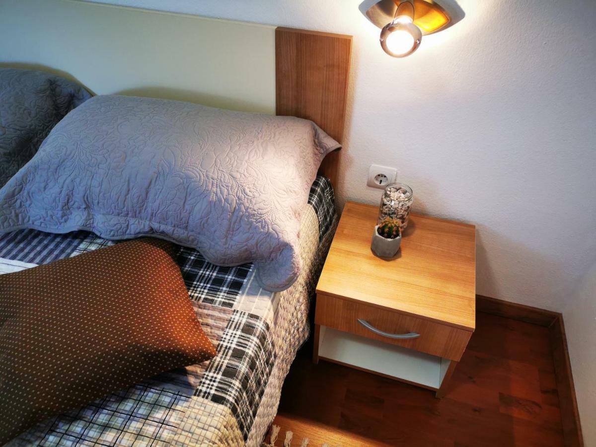 Guesthouse Samolov Vrhovine Екстер'єр фото