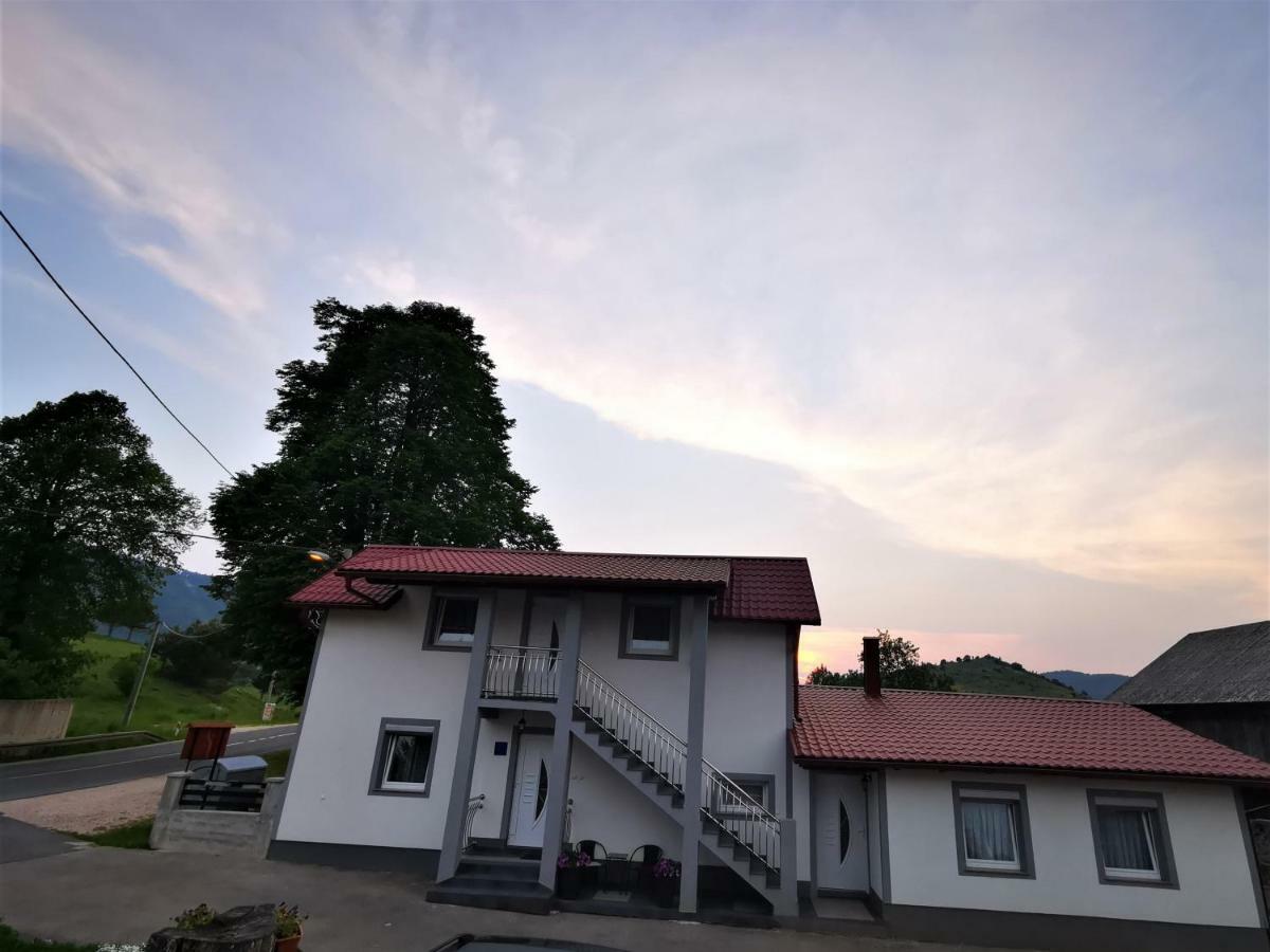 Guesthouse Samolov Vrhovine Екстер'єр фото