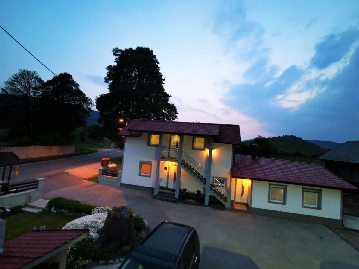 Guesthouse Samolov Vrhovine Екстер'єр фото